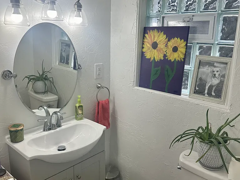 220 Sieaforth Ave — Photo 7