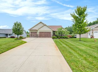 16483 Red Fox Trl, Linden, MI 48451