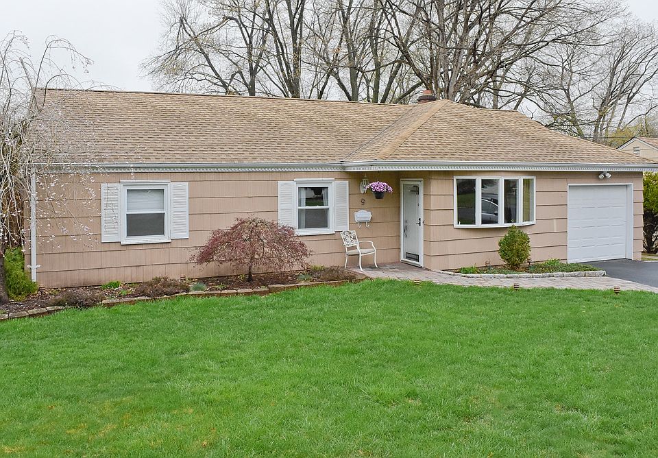 1st image of 9 Melrose Dr