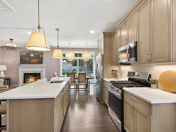 5th image of 27 Meadowbrook Ln