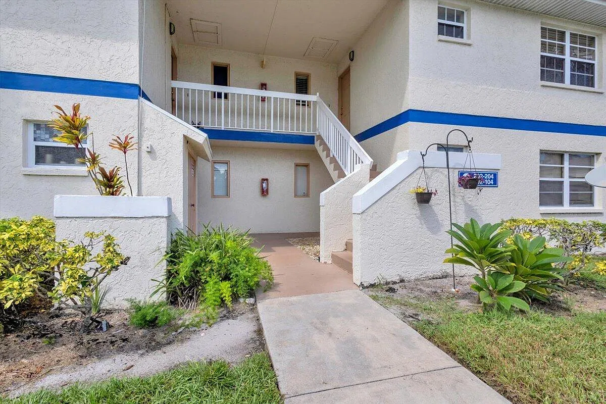 2 bed, 2.0 bath, 782 sqft, $1,800 — Photo 1