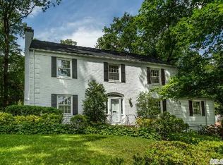 484 Dogwood Ln, Manhasset, NY 11030