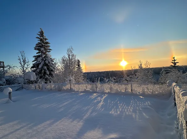 947 Lakloey Dr, North Pole, AK 99705