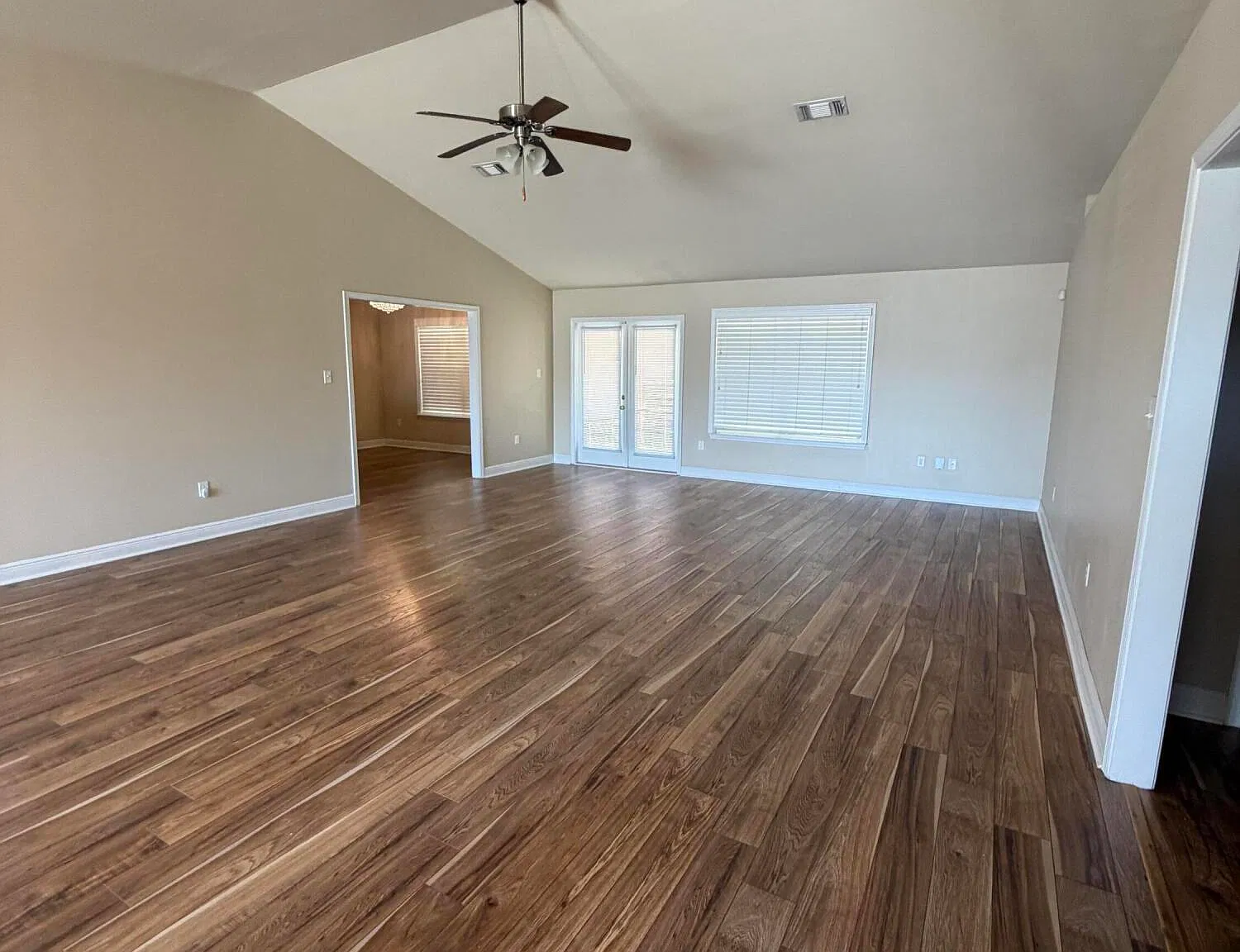 4 bed, 3.0 bath, 3000 sqft, $2,400 — Photo 3
