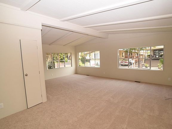 3rd image of 101 Mountain Springs Dr