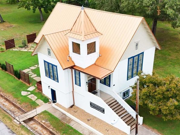 201 Combs Ave, Cotter, AR 72626