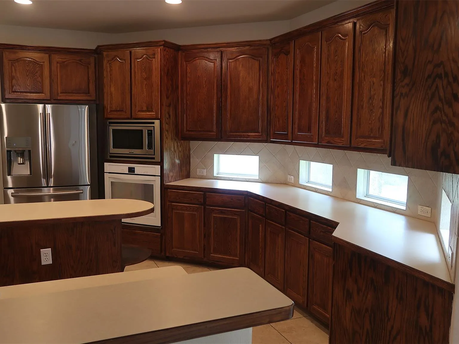 3 bed, 2.5 bath, 2674 sqft, $2,450 — Photo 3