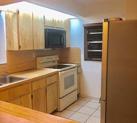3rd image of 831 SW 104th Ave #3-6A