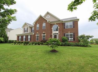 25824 Spring Farm Cir, Chantilly, VA 20152