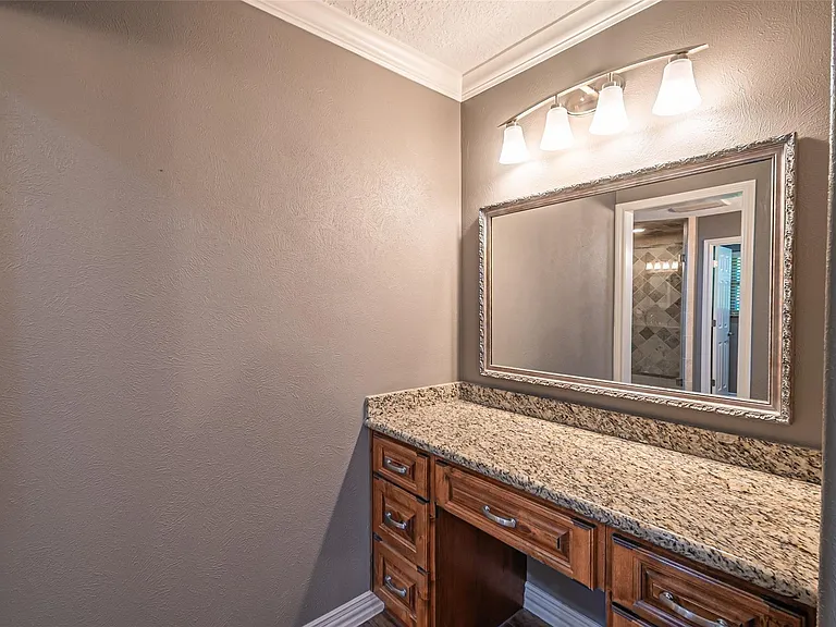 17615 Swansbury Dr — Photo 34