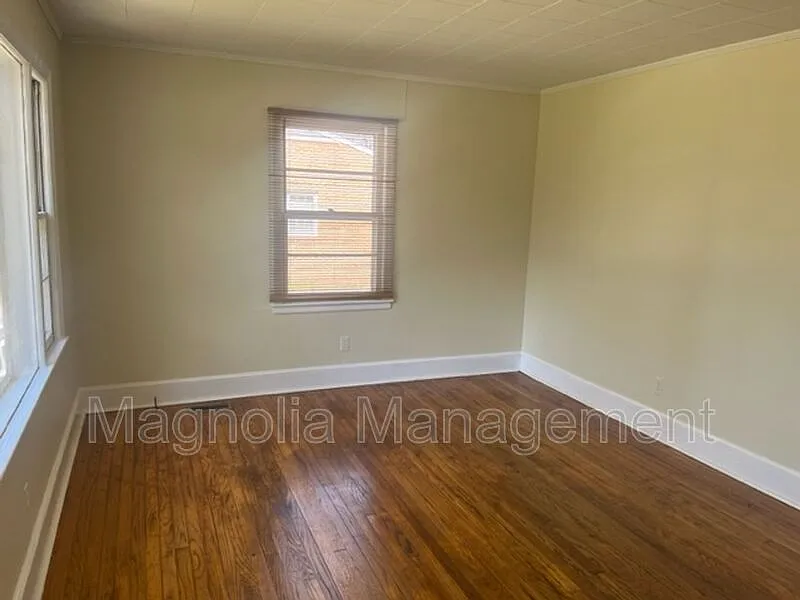 3 bed, 1.0 bath, $1,085 — Photo 4