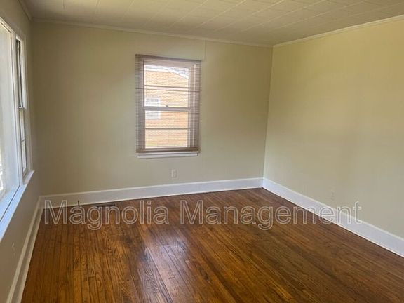 4th image of 824 Nelson St