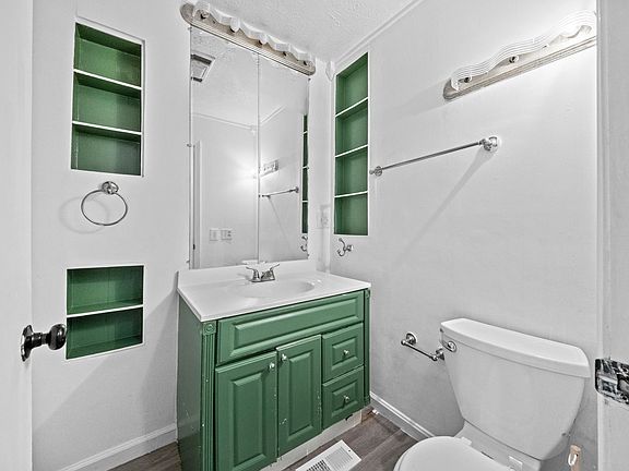 5th image of 821 Cheryl Ann Ct