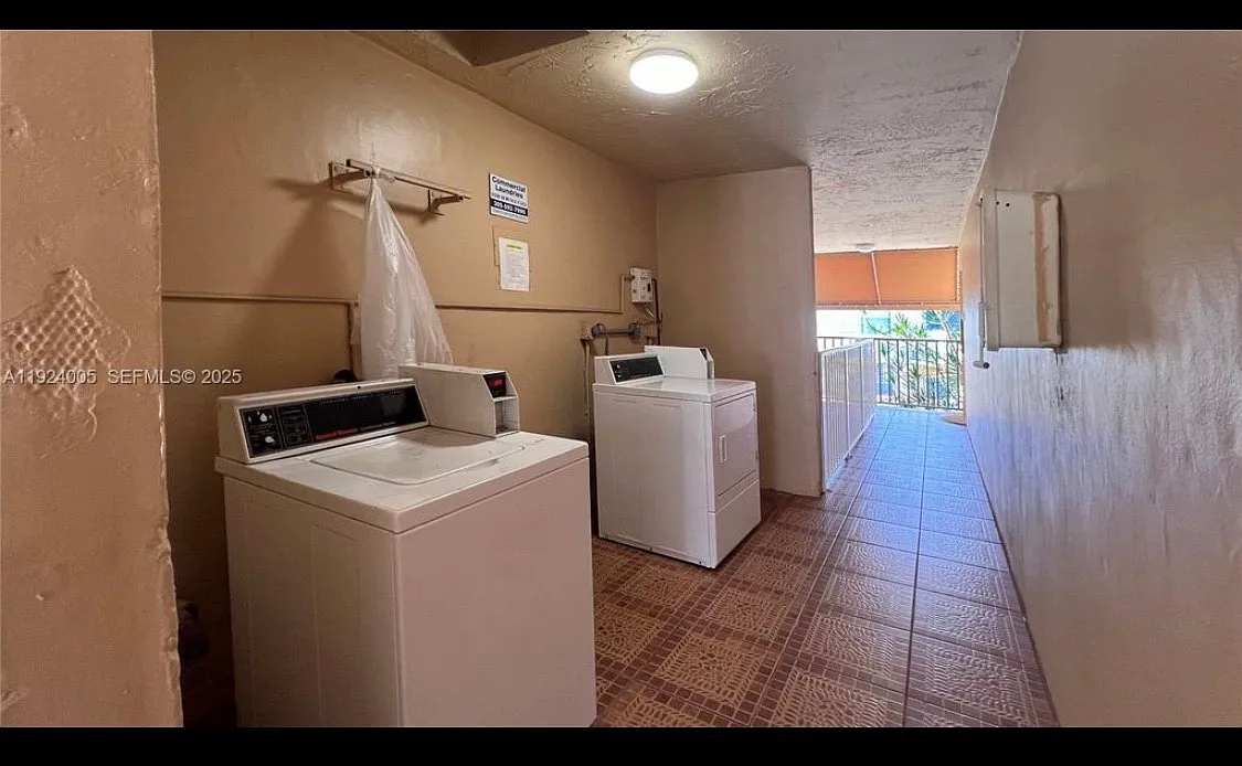 Building Photo - 4530 NW 79th Ave #2A