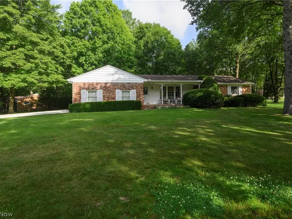 3820 Valley Dr, Barberton, OH 44203