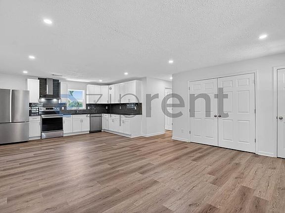 4th image of 500 Camp Creek Cir #1
