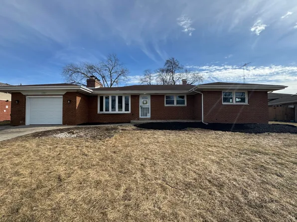 1221 W 54th Ave, Merrillville, IN 46410