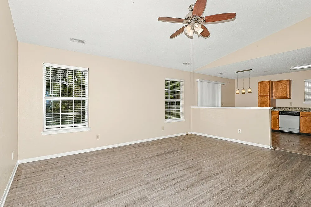 3 bed, 2.0 bath, 1200 sqft, $1,875 — Photo 4