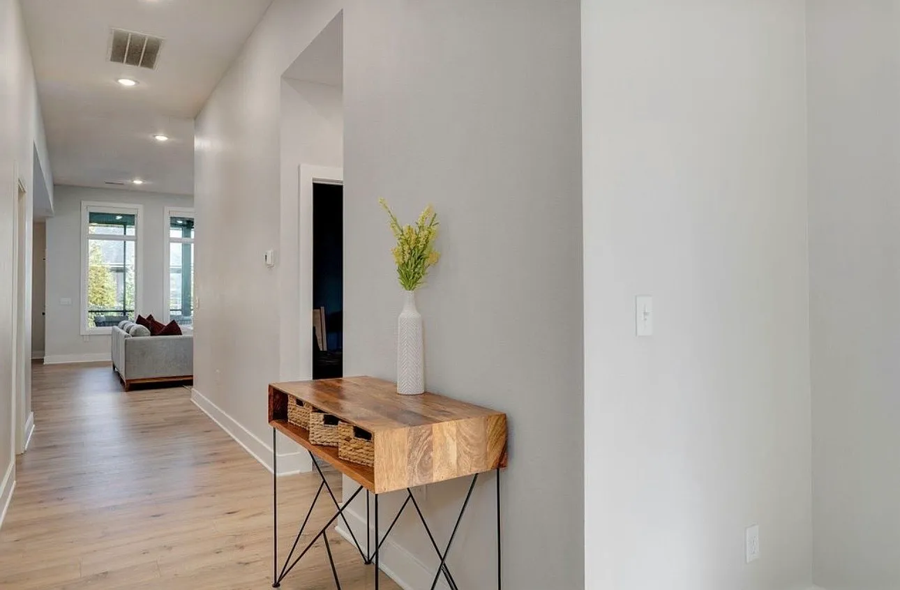 3 bed, 2255 sqft, $3,400 — Photo 2