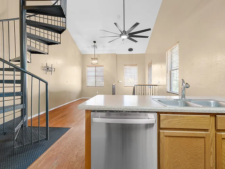 751 N Port Dr — Photo 4