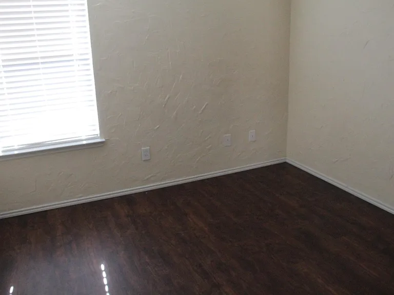 2059 La Salle Trl — Photo 6