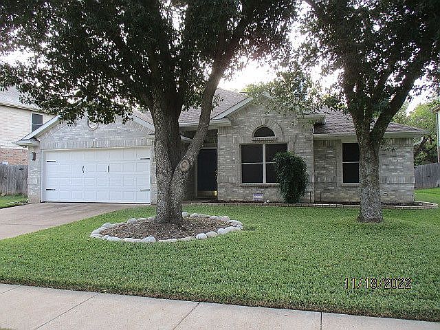 1st image of 2713 Lakeside Dr