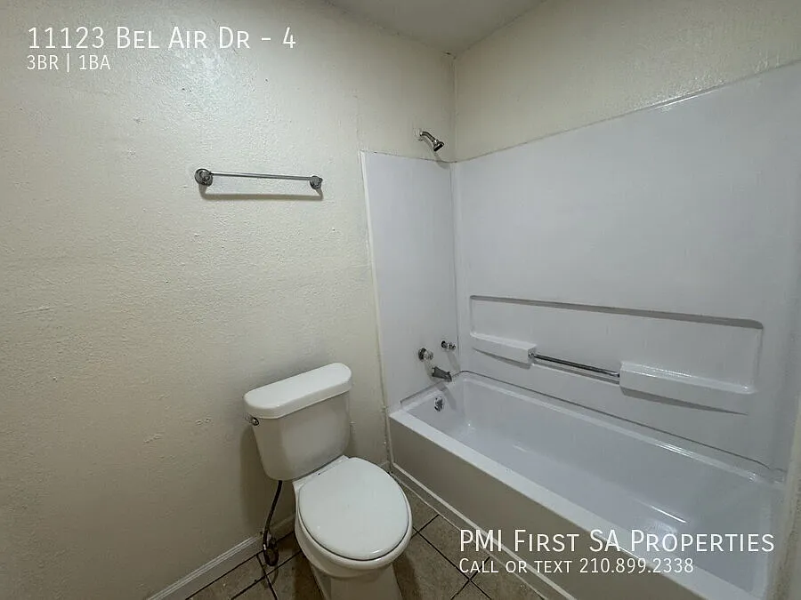 Fourplex 3 bedroom unit is ready to move in in Castle Hill. — Photo 4