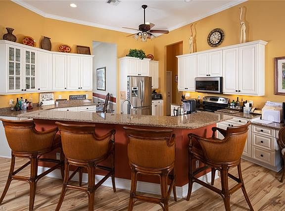 5th image of 826 Hyacinth Ct