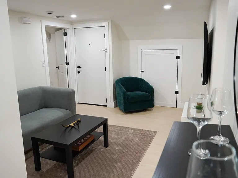 466 Avon Ave #3 — Photo 15