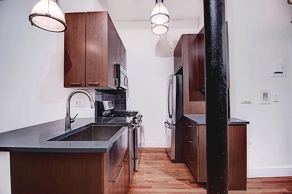 Rented by Urbane Brokerage | media 25