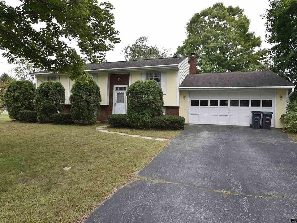 1st image of 9 Glen Dr