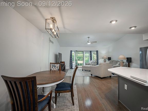 5th image of 1034 Toni Dr