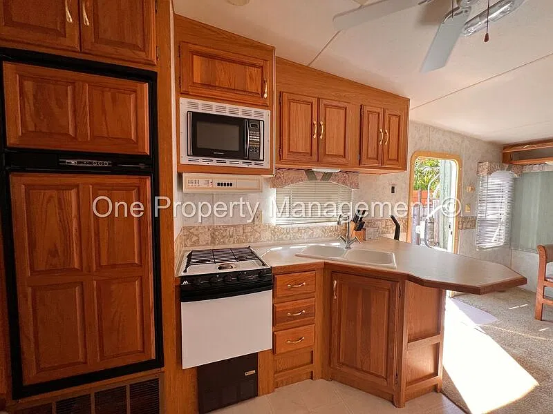 1 bed, 1.0 bath, 40 sqft, $1,100 — Photo 4