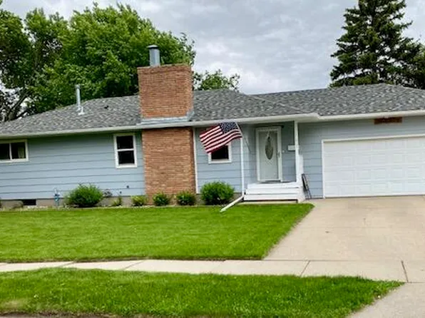 105 Church Dr, Aberdeen, SD 57401