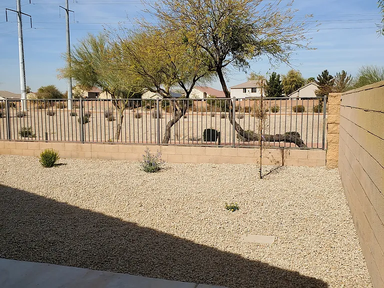 10408 W Raymond St — Photo 31
