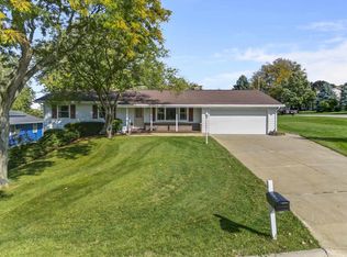 400 Blue View Dr, Mount Horeb, WI 53572