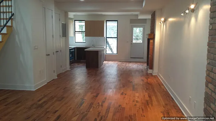 Sold by Voro, LLC | media 9