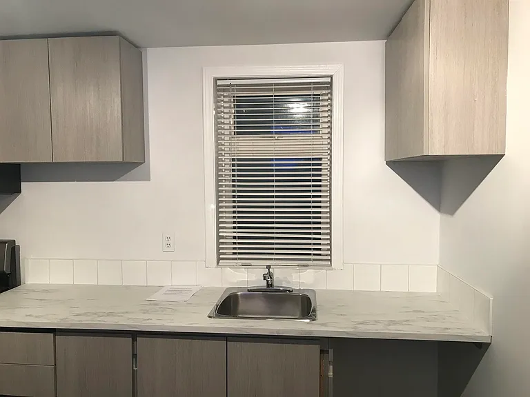 1517 Comox St #7 — Photo 4