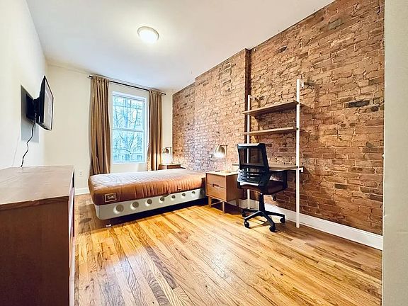 2nd image of 907 Jefferson Ave #2-445
