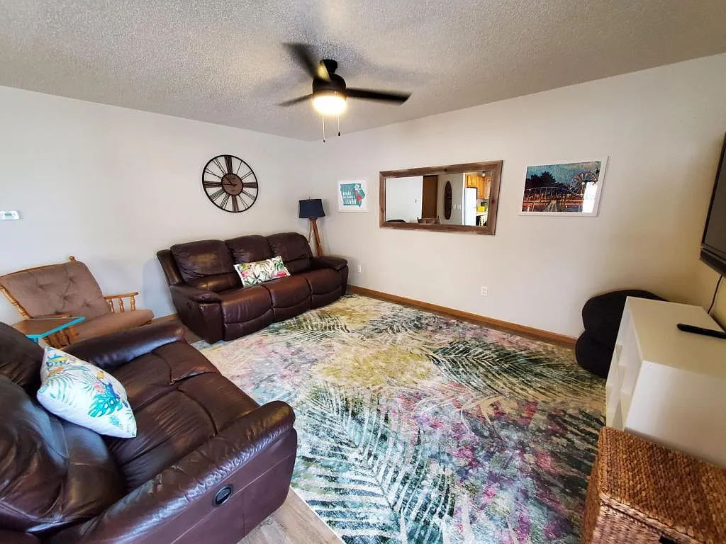 1652 Exchange St — Photo 2