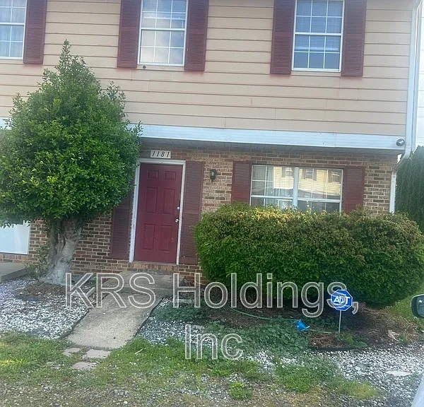 1181 Rosedale Dr — Photo 2