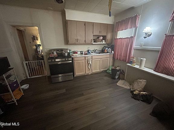 4th image of 37 Lancaster St