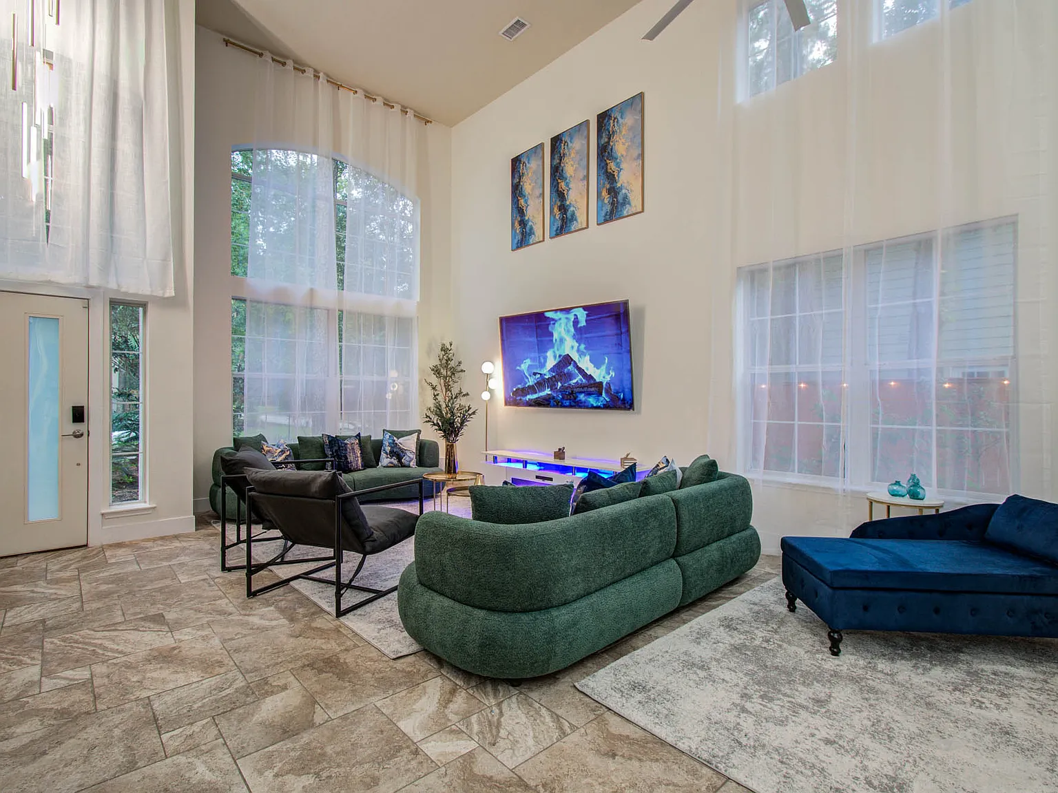 5 bed, 2676 sqft, $10,750 — Photo 3