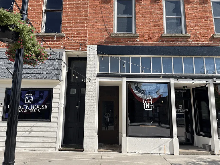 113 W Grand Ave — Photo 10
