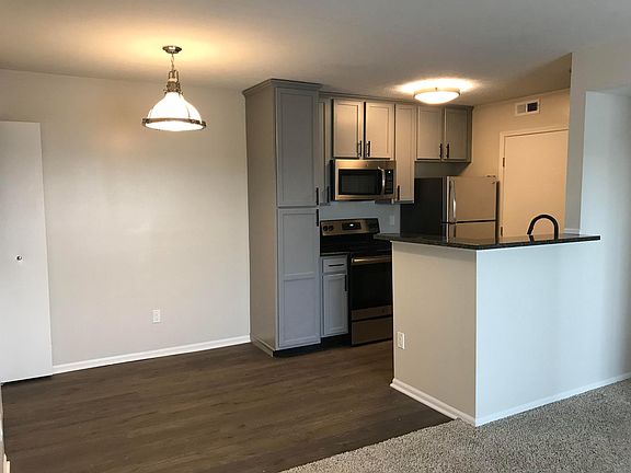 3rd image of 8733 Oak Village Blvd