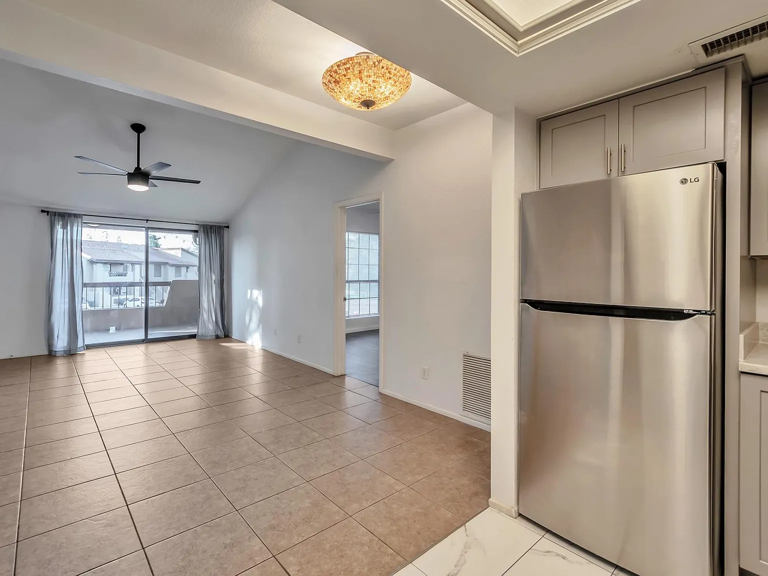 1351 Pleasant Dr — Photo 3