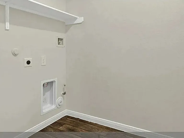 115 Bethpage Dr — Photo 3