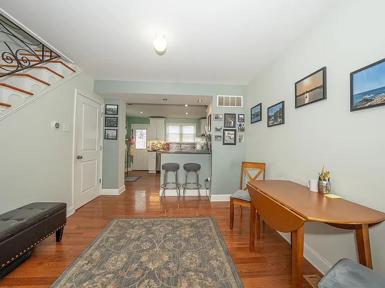 1916 S Alder St — Photo 9