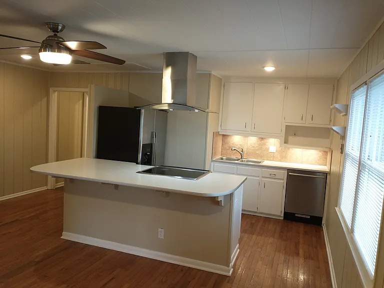White Oak Cir NW — Photo 2