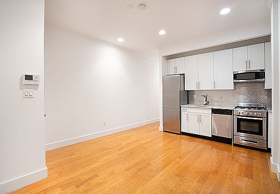 2nd image of 150 W 84th St APT 4B